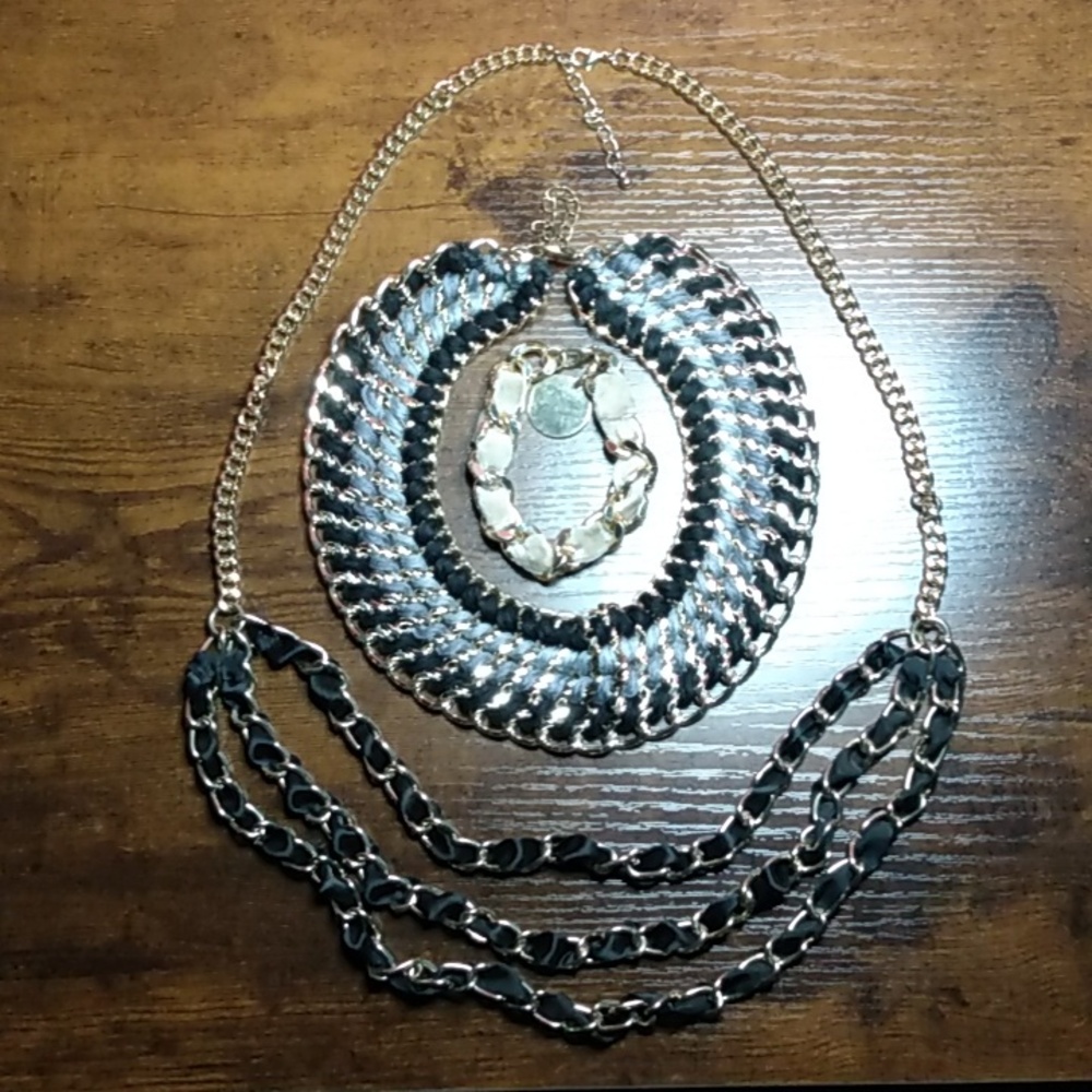 6/$20 Necklaces and bracelet set